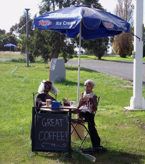 Creepy Hollow Cafe Restaurant - Local Tourism 12