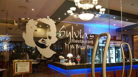 Sylvia's Restaurant & Wine Bar - Accommodation Australia 8