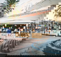 Mano's Restaurant - Accommodation Australia