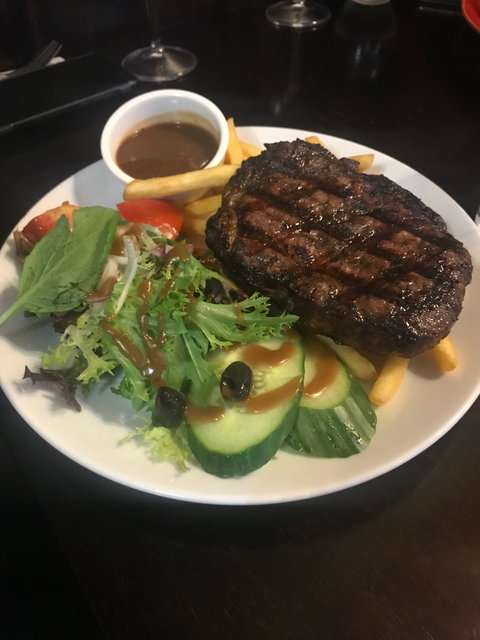 Pineapple Hotel - Australia Shopping 1