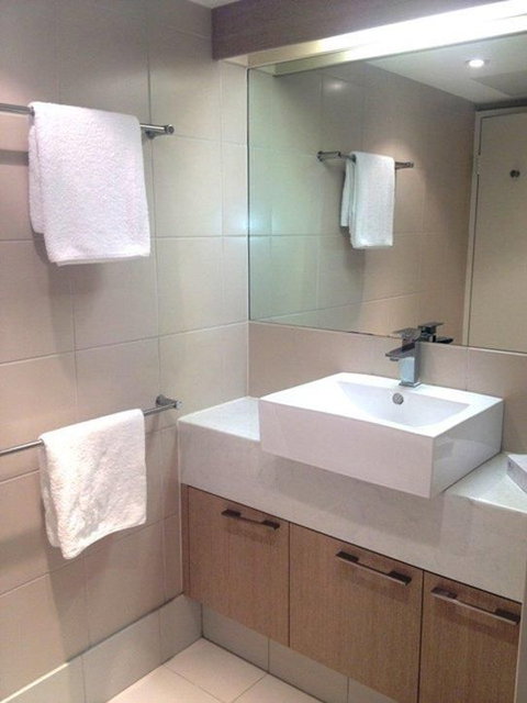 Central Dockside Apartment Hotel - Local Tourism 11