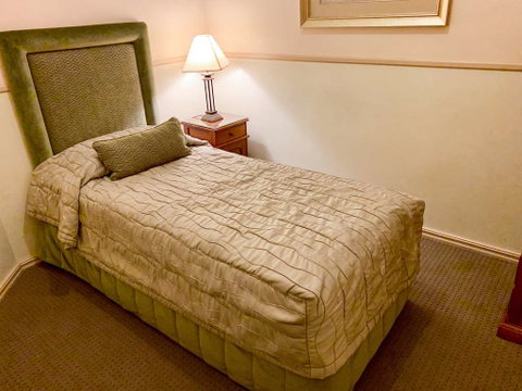 Royal Albert Hotel - Accommodation Australia 3