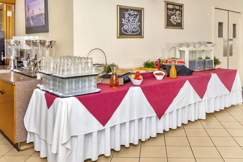 Comfort Inn & Suites Goodearth - Australia Shopping 9