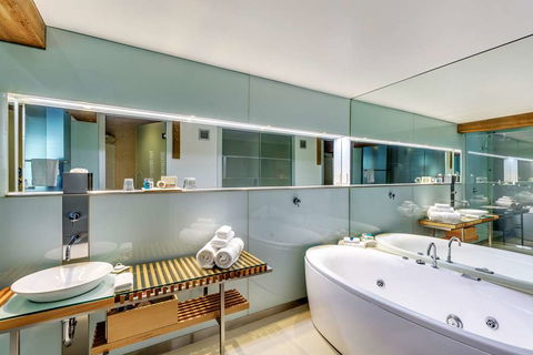 The Henry Jones Art Hotel - Local Tourism 4