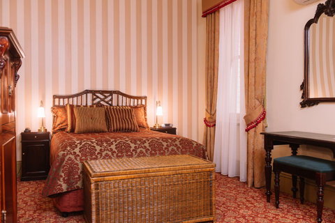 Hadley's Orient Hotel - Bed n Breakfasts 4