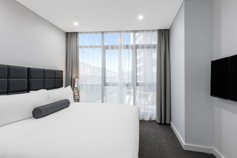 Meriton Suites Church Street, Parramatta - Australia Shopping 13