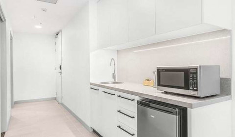 Essence Suites Taringa - Bed n Breakfasts 6