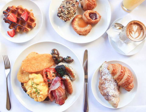 The Hotel Windsor - Accommodation Australia 8