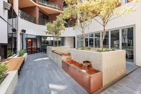 Amora Hotel Riverwalk Melbourne - Accommodation Australia 2