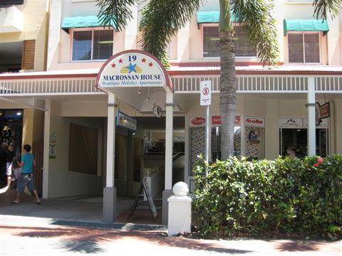 Macrossan House Boutique Holidays Apts - Accommodation Australia 1