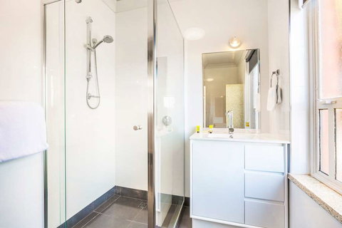 Nightcap Rose & Crown Hotel - Australia Shopping 1