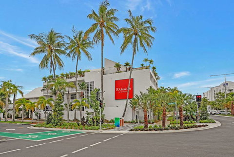 Ramada By Wyndham Cairns City Centre - Local Tourism 0