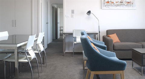 Abode Tuggeranong - Bed n Breakfasts 2