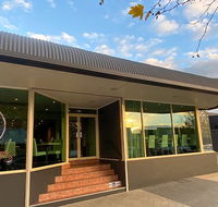 Ashton Townhouse Motel  Suites Tumut - Bed n Breakfasts
