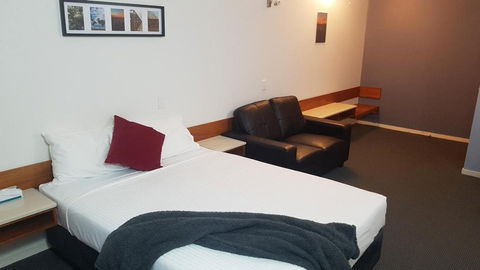 Ayr Traveller's Motel - Local Tourism 5