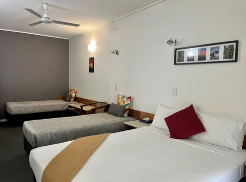 Ayr Traveller's Motel - Local Tourism 12