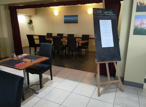 Ayr Traveller's Motel - Local Tourism 14