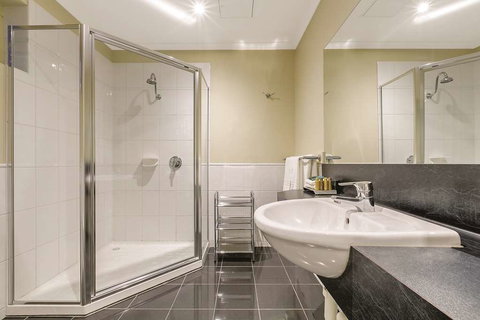 Lake Inn Ballarat - Australia Shopping 3