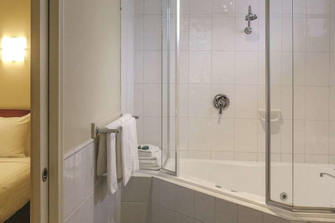 Lake Inn Ballarat - Australia Shopping 12