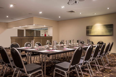 Crowne Plaza Canberra - Australia Shopping 10