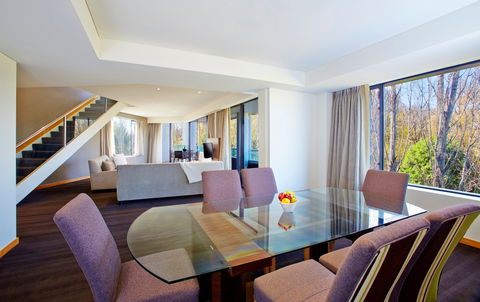 Crowne Plaza Canberra - Australia Shopping 13