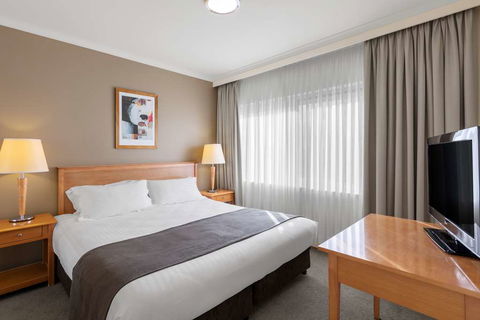 Nesuto Canberra Apartment Hotel - Australia Shopping 9