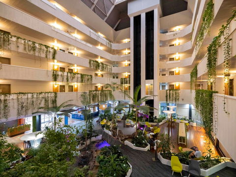 Novotel Darwin Atrium - Australia Shopping 2