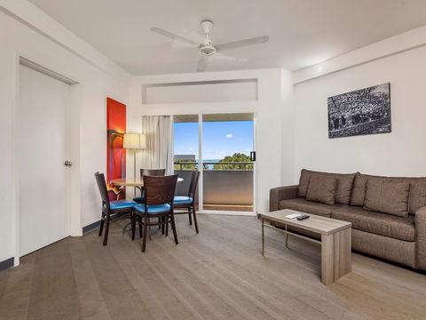 Novotel Darwin Atrium - Australia Shopping 6