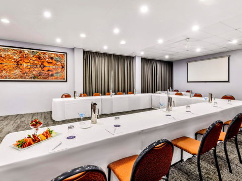 Novotel Darwin Atrium - Australia Shopping 10