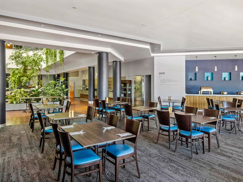 Novotel Darwin Atrium - Australia Shopping 11