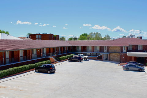 Governor Macquarie Motor Inn - Australia Shopping 3