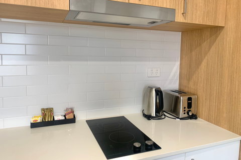 Governor Macquarie Motor Inn - Australia Shopping 7