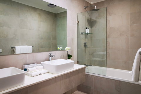 Governor Macquarie Motor Inn - Australia Shopping 10