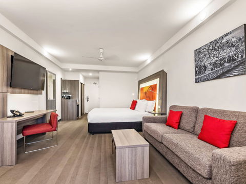 Novotel Darwin Atrium - Australia Shopping 5