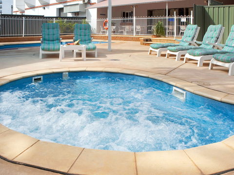 Novotel Darwin Atrium - Australia Shopping 9