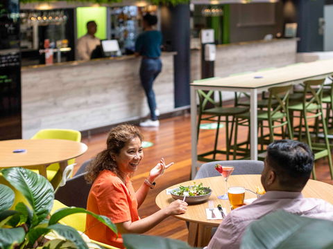 Novotel Darwin Atrium - Australia Shopping 13
