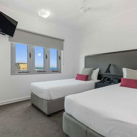H On Mitchell Apartment Hotel - Australia Shopping 4