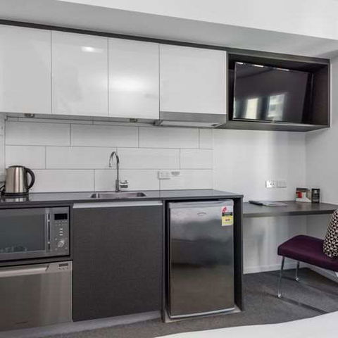 H On Mitchell Apartment Hotel - Local Tourism 1