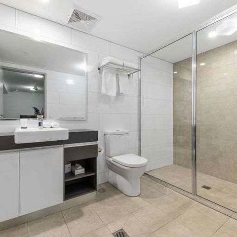 H On Mitchell Apartment Hotel - Local Tourism 2