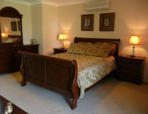 Yarrandabbi Dreaming Boutique B&B - Australia Shopping 1