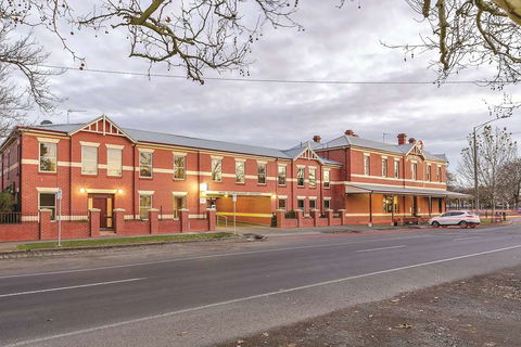 Lake Inn Ballarat - Accommodation Australia 1