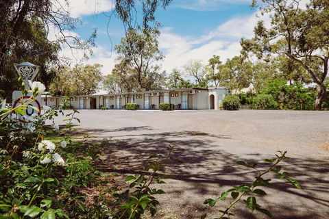 Artesian Spa Motor Inn - Local Tourism 1