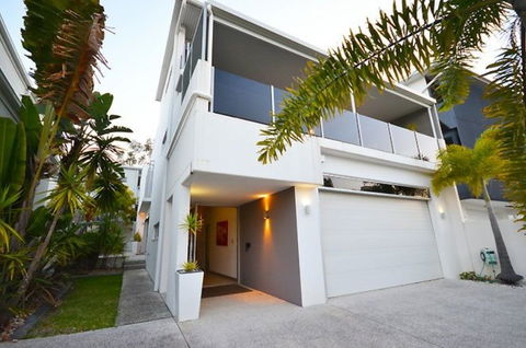 Alex Beach House - Accommodation Australia 0