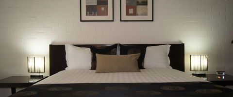 Blazing Stump Motel & Suites - Local Tourism 0