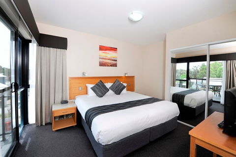 Assured Ascot Quays Apartment Hotel - Local Tourism 2