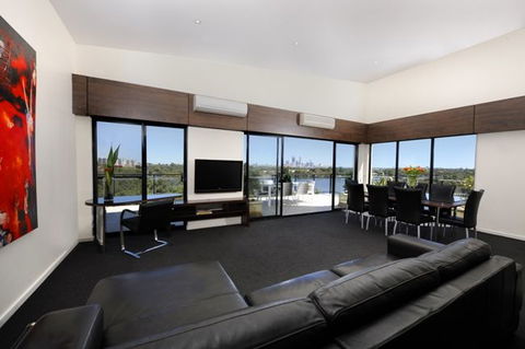 Assured Ascot Quays Apartment Hotel - Local Tourism 6