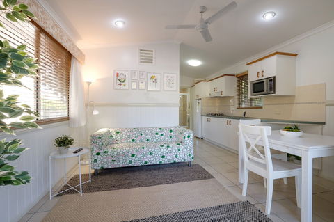 Barney Beach Accommodation Centre - Local Tourism 6