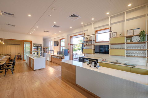 Barney Beach Accommodation Centre - Local Tourism 8