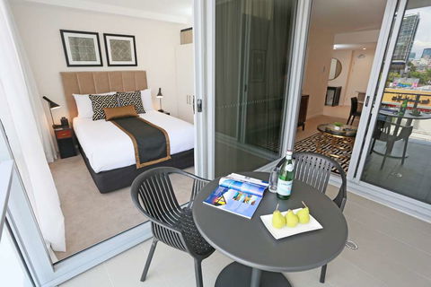 Alex Perry Hotel And Apartments - Accommodation Australia 2