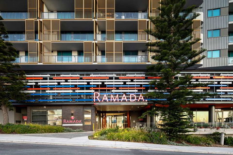 Ramada VetroBlu Scarborough Beach - Local Tourism 0